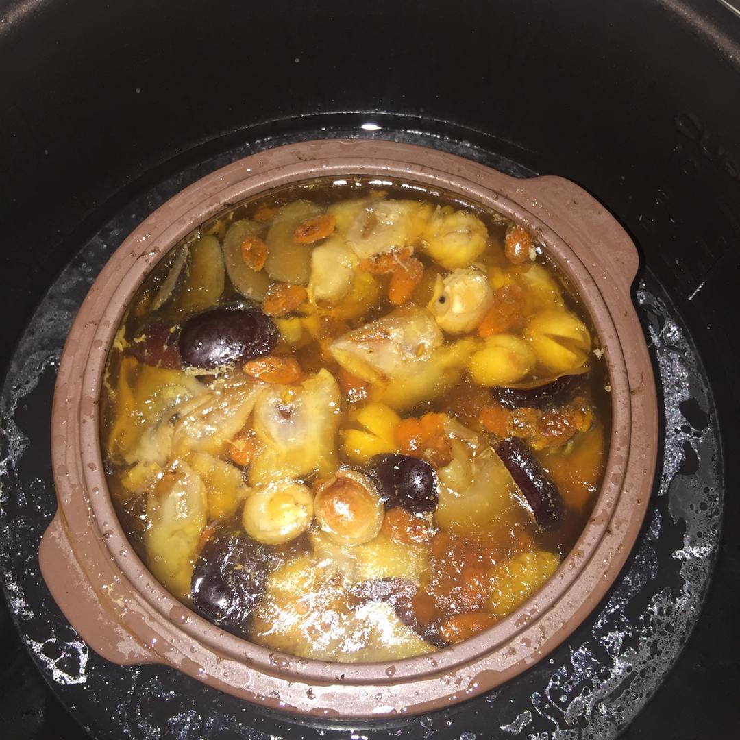 滋补花胶排骨汤