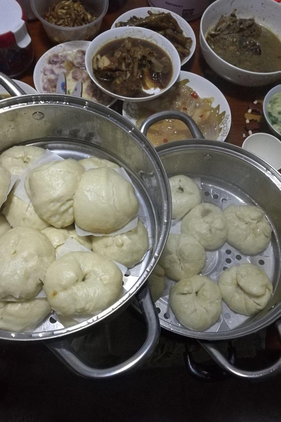 松软多汁的肉包子