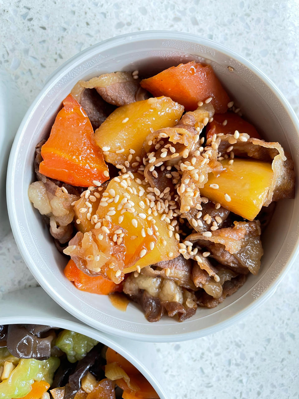 瑞利山和瑞丽安的食堂