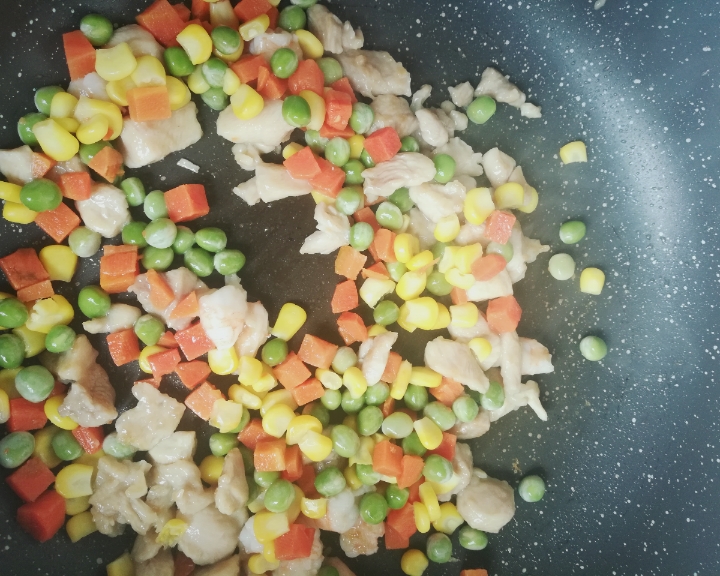 低热量的鸡肉虾仁炒杂蔬的做法 步骤5