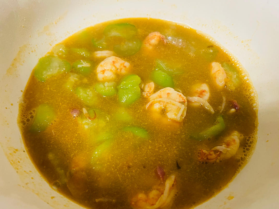 一人の丝瓜鲜虾汤