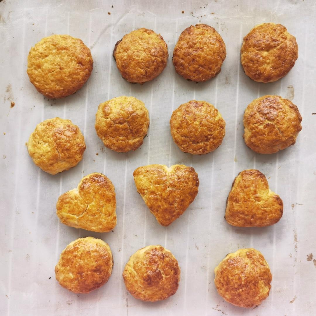 【视频】3分钟 奶油司康Scone(可能是世界上最快手的司康) 消耗淡奶油～