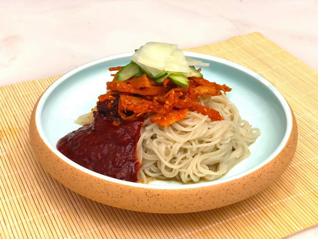 拌明太鱼丝拌面的做法