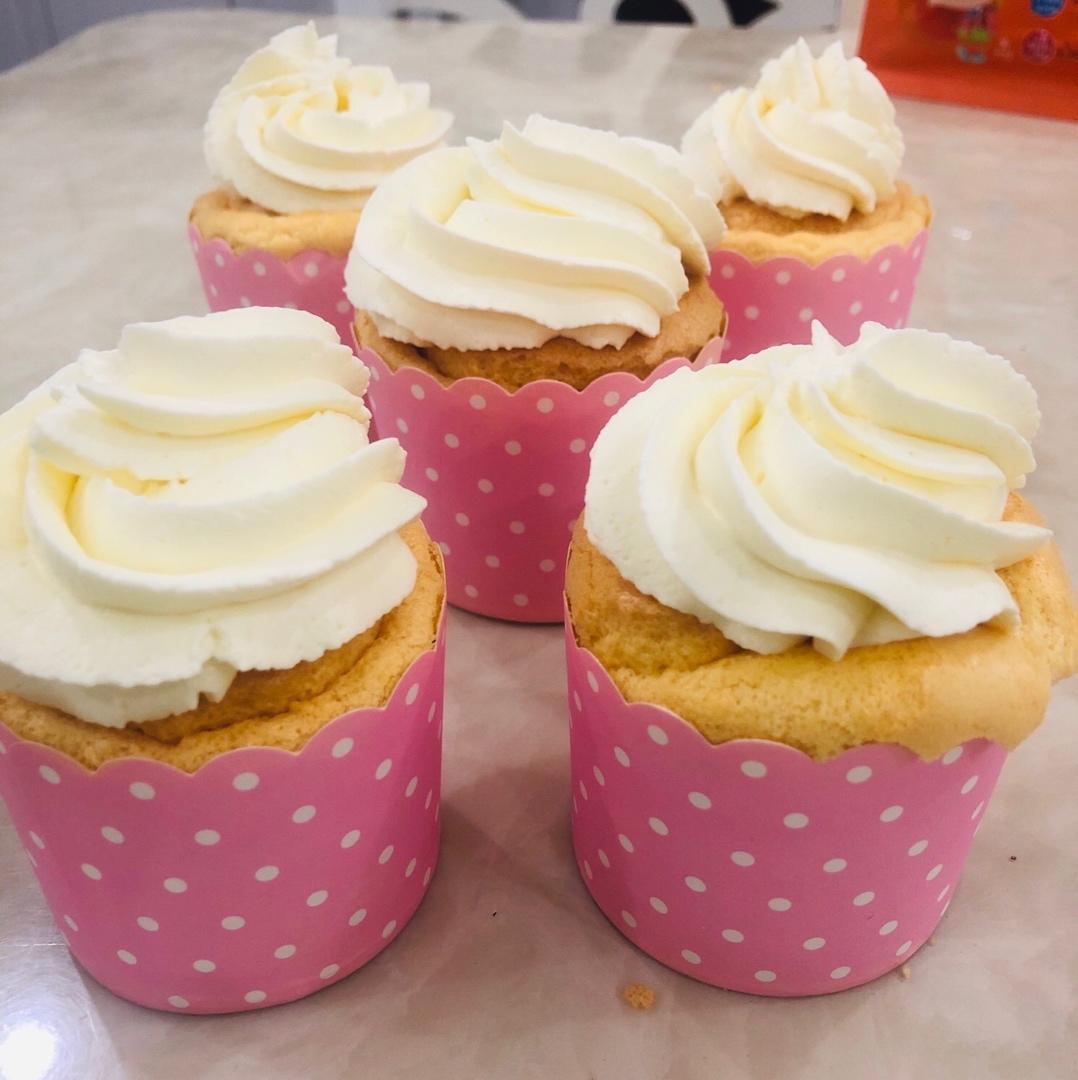不塌不裂的纸杯戚风蛋糕