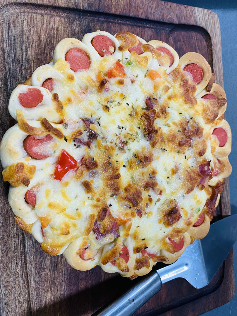 萨米肠蘑菇花边披萨