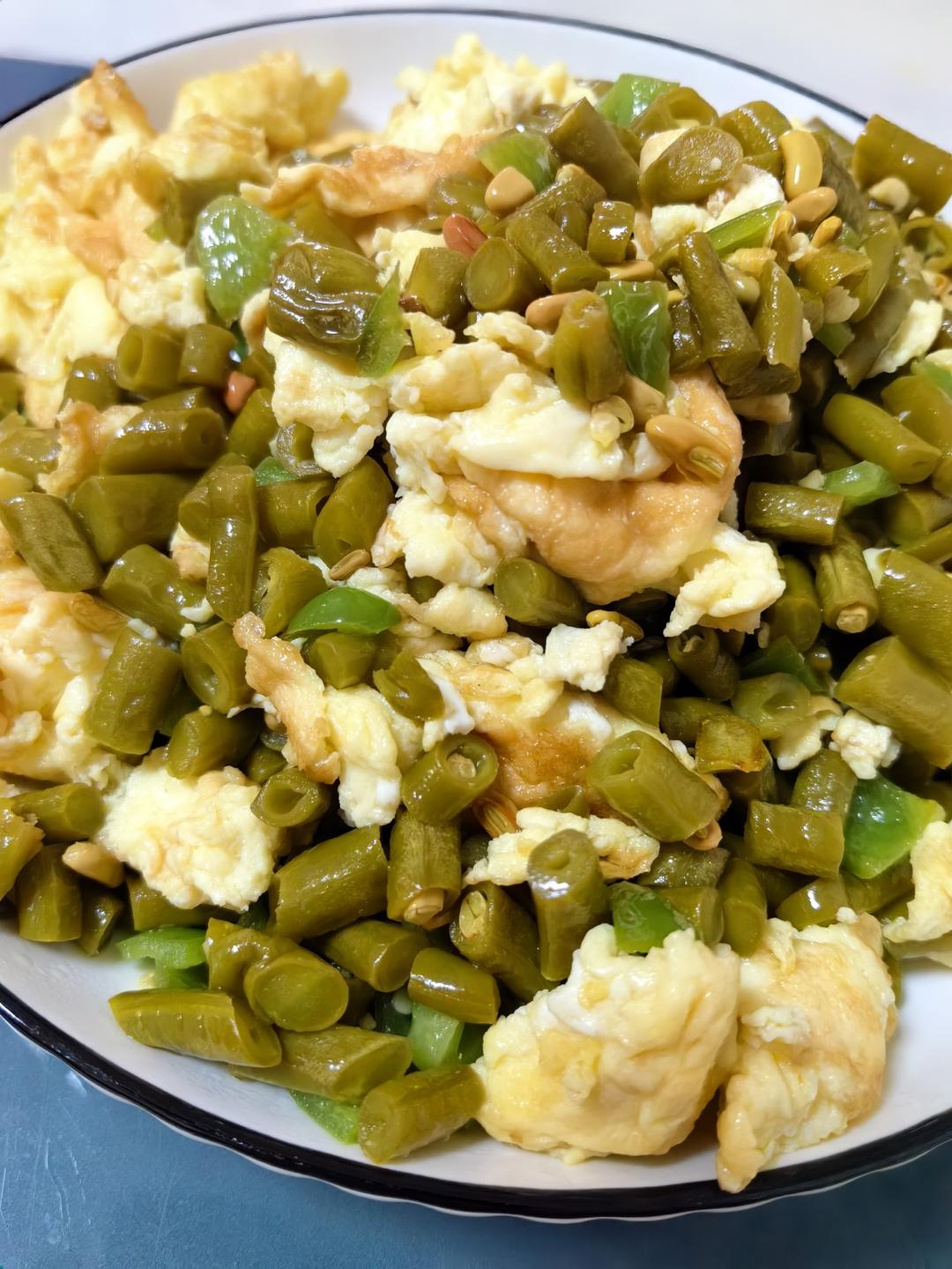 酸豆角炒鸡蛋的做法