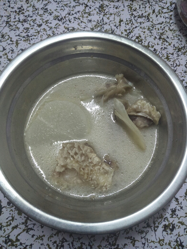 脆脘鱼头萝卜汤的做法
