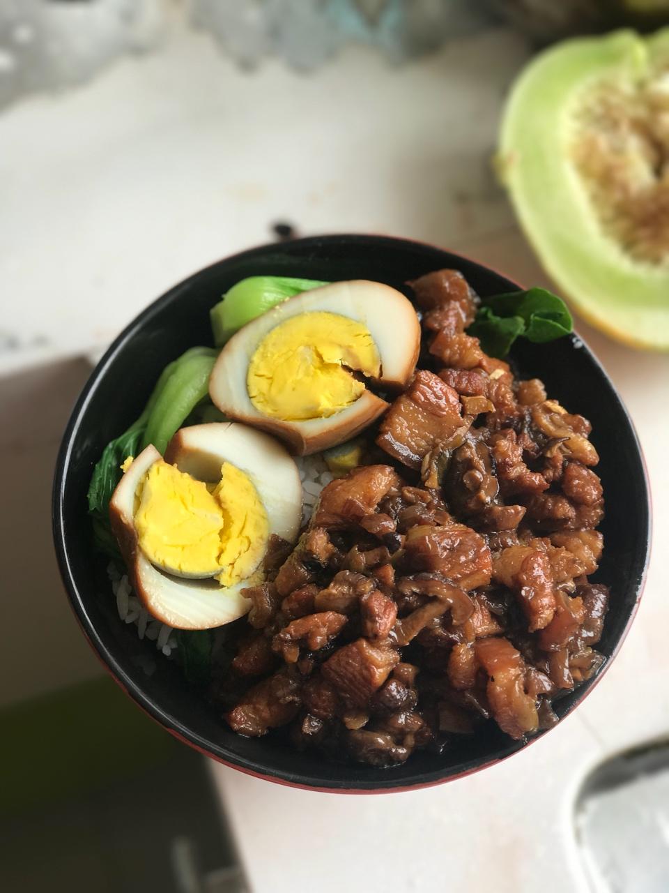 洋葱酥卤肉饭