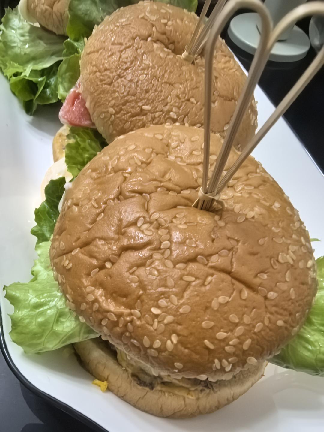 有这些配方谁还去汉堡店
9款自制汉堡！ ​​​