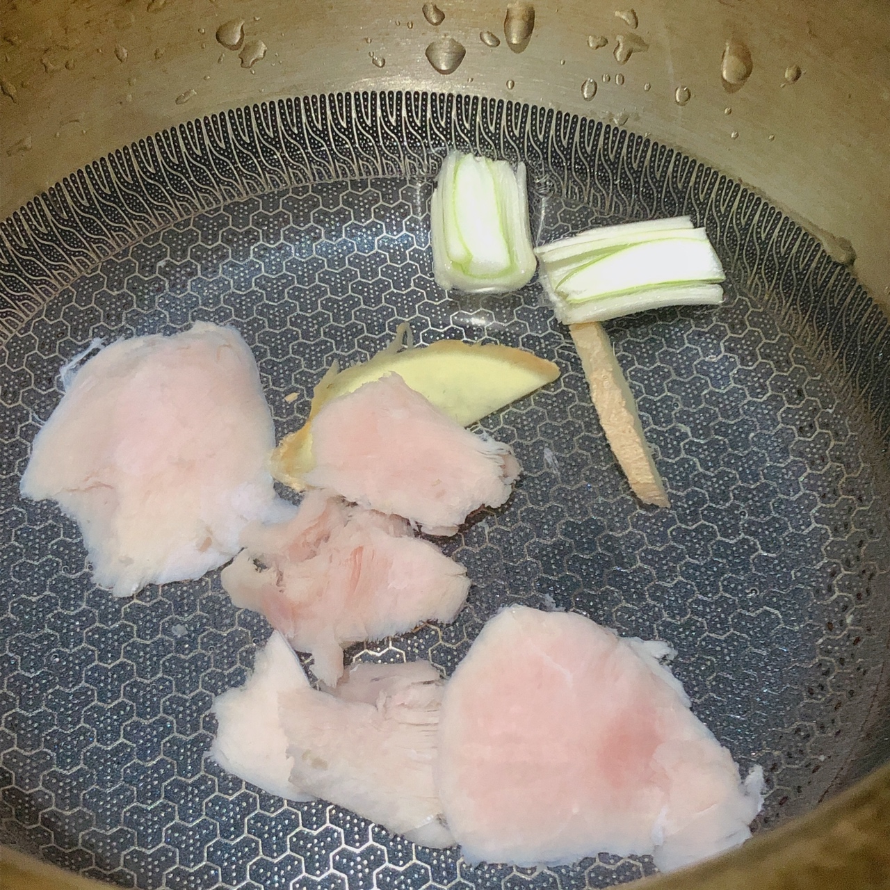 香菇洋葱鸡肉焖饭【11月北鼎蒸炖锅食谱】