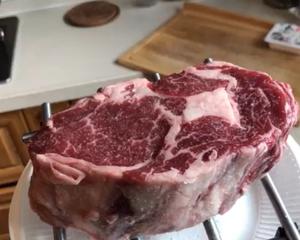 碳火慢烤厚切肋眼牛排Slow Charcoal Grilled Thick-cut Ribeye Steak的做法 步骤1