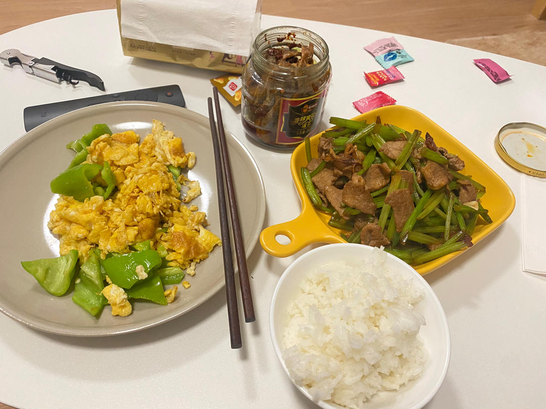 猪肉炒芹菜（小时候的家常菜）