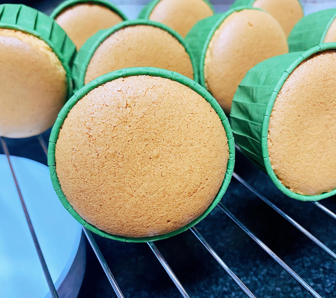 不塌不裂的纸杯戚风蛋糕