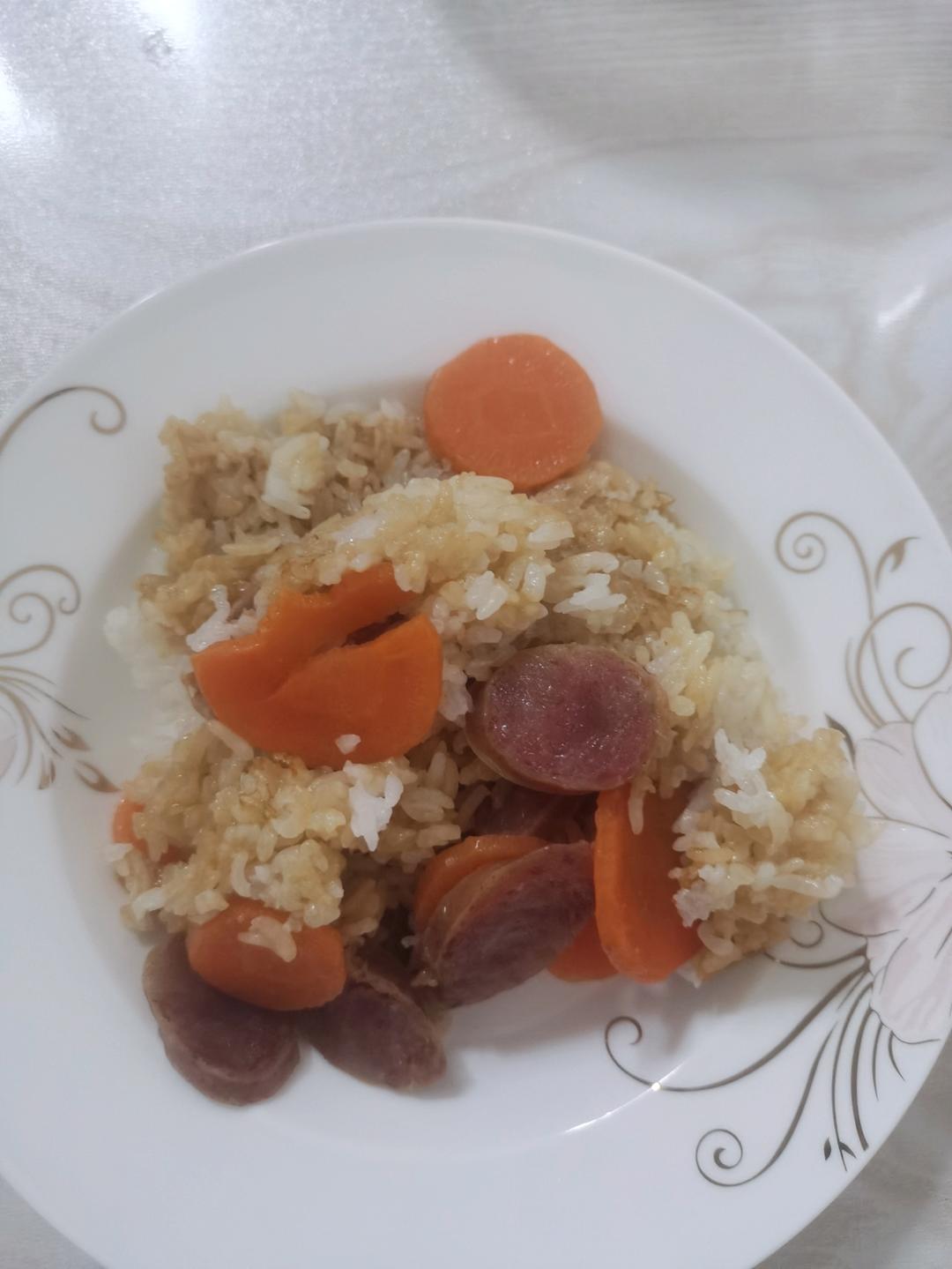 广式腊味煲仔饭