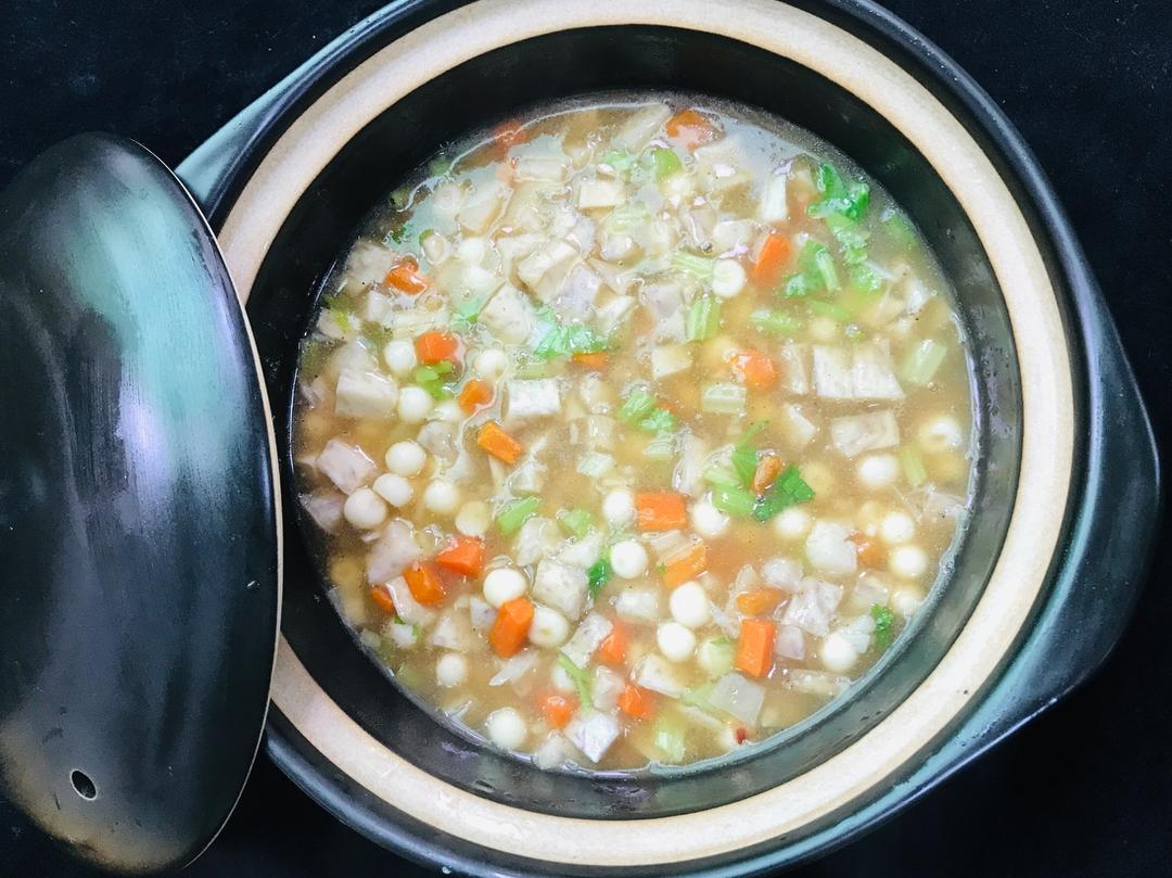 芡实芋头煲的做法