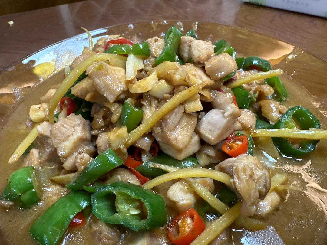 咸鲜可口的青红椒炒鸡丁
