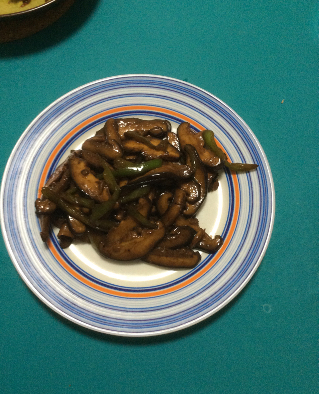 青椒炒香菇