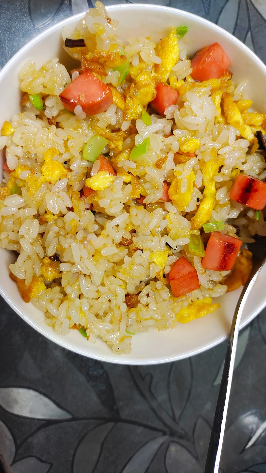 蛋炒饭（简单却好吃到爆哭）