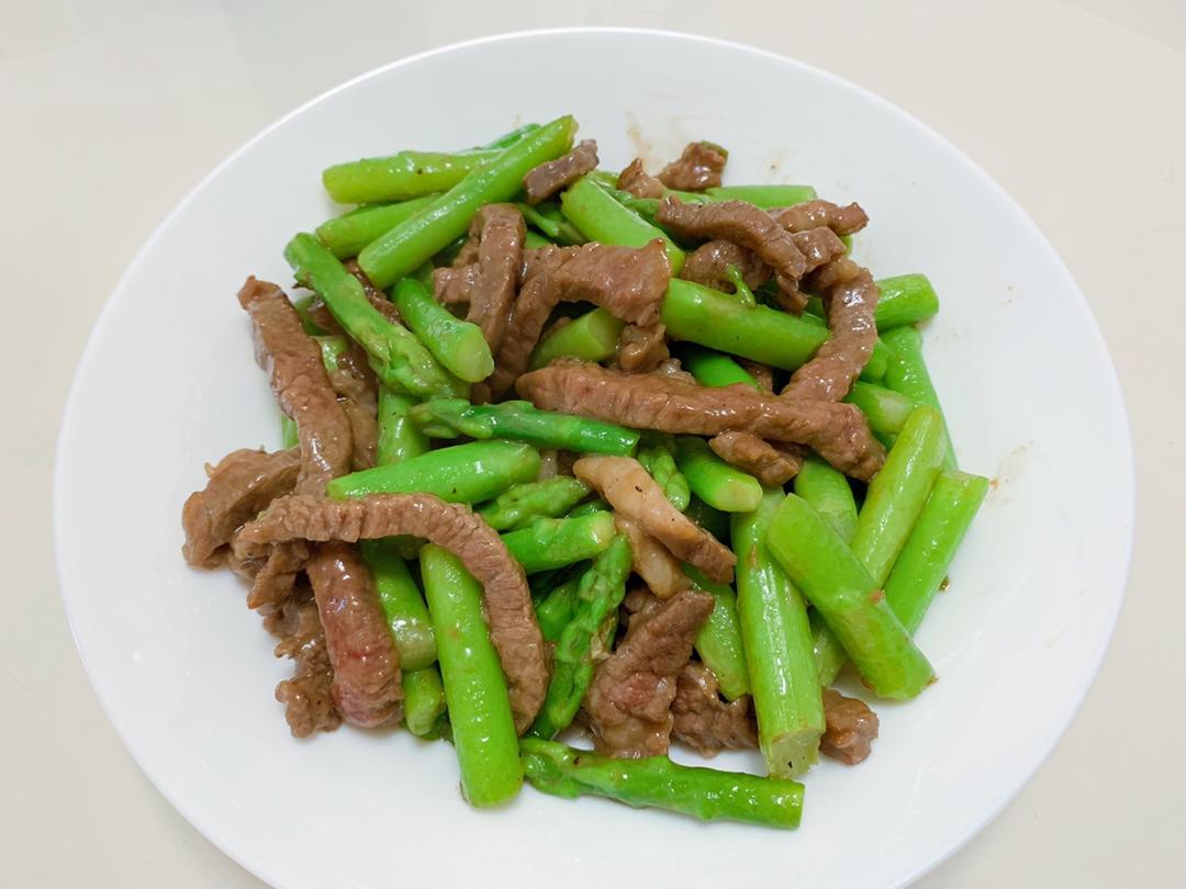 黑椒牛肉炒芦笋