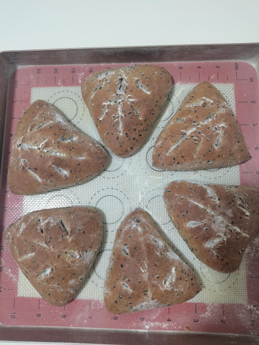 黑芝麻全麦软欧包｜冬日元气早餐面包