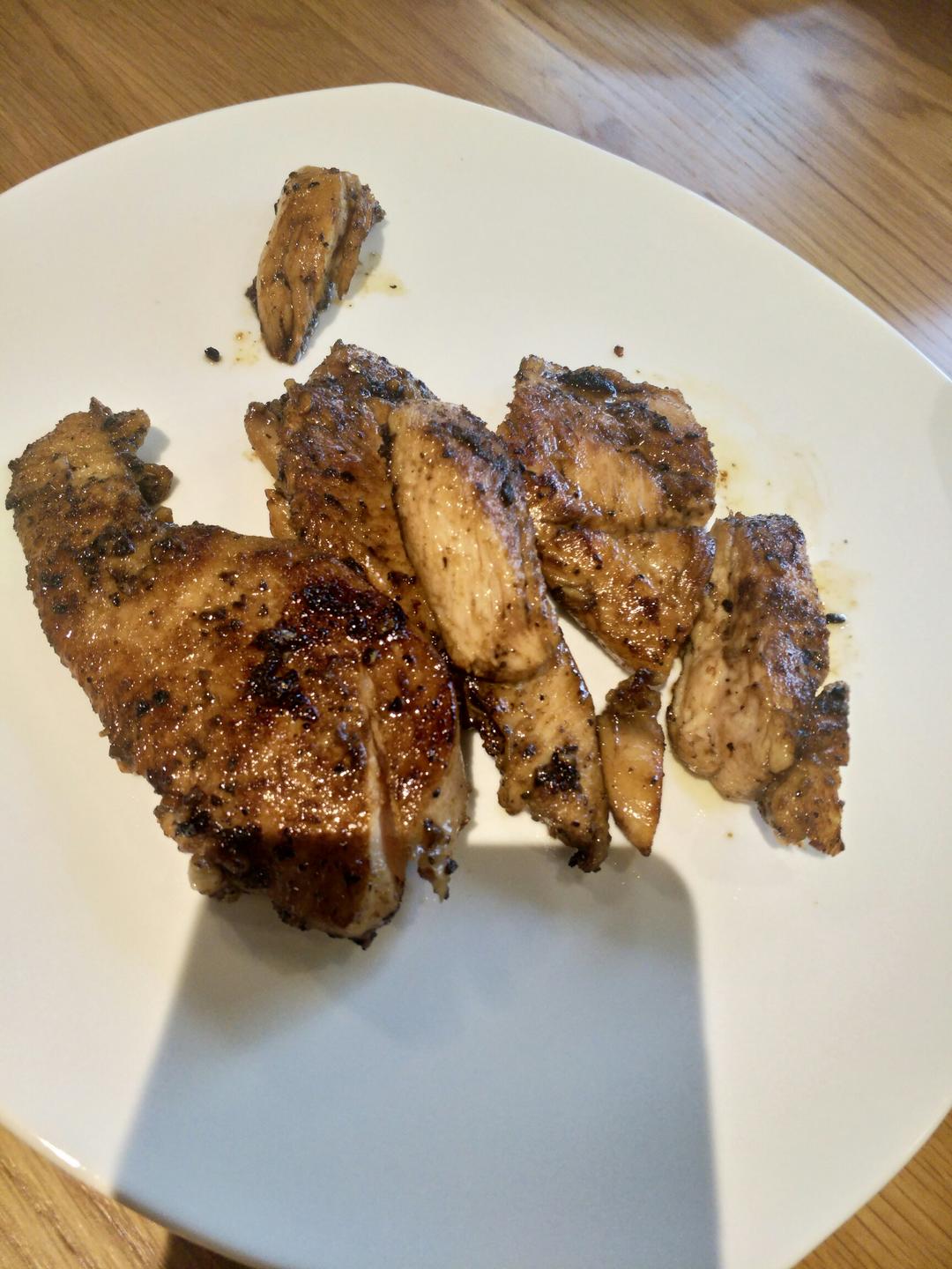 酷炫屌炸天好吃的煎鸡胸肉（香蒜蜂蜜煎鸡胸肉）