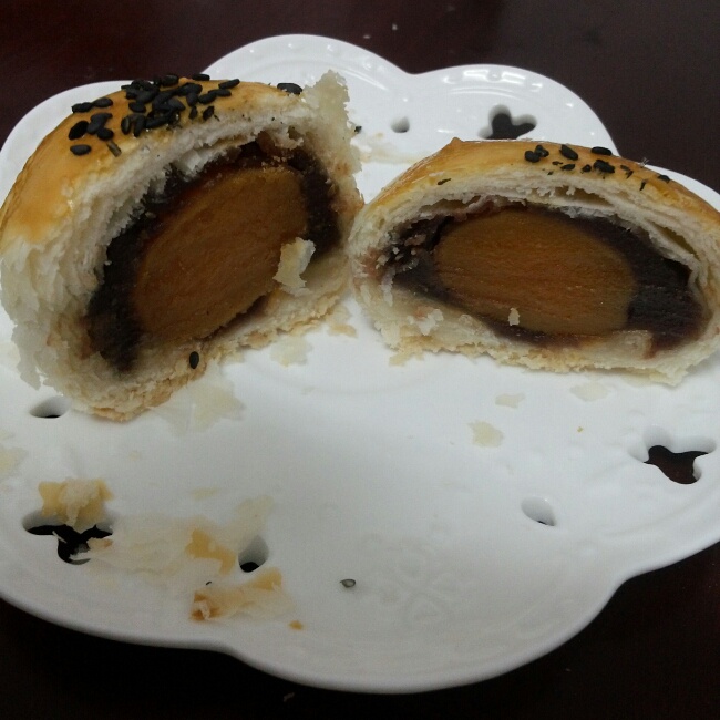 自制栗蓉蛋黄酥