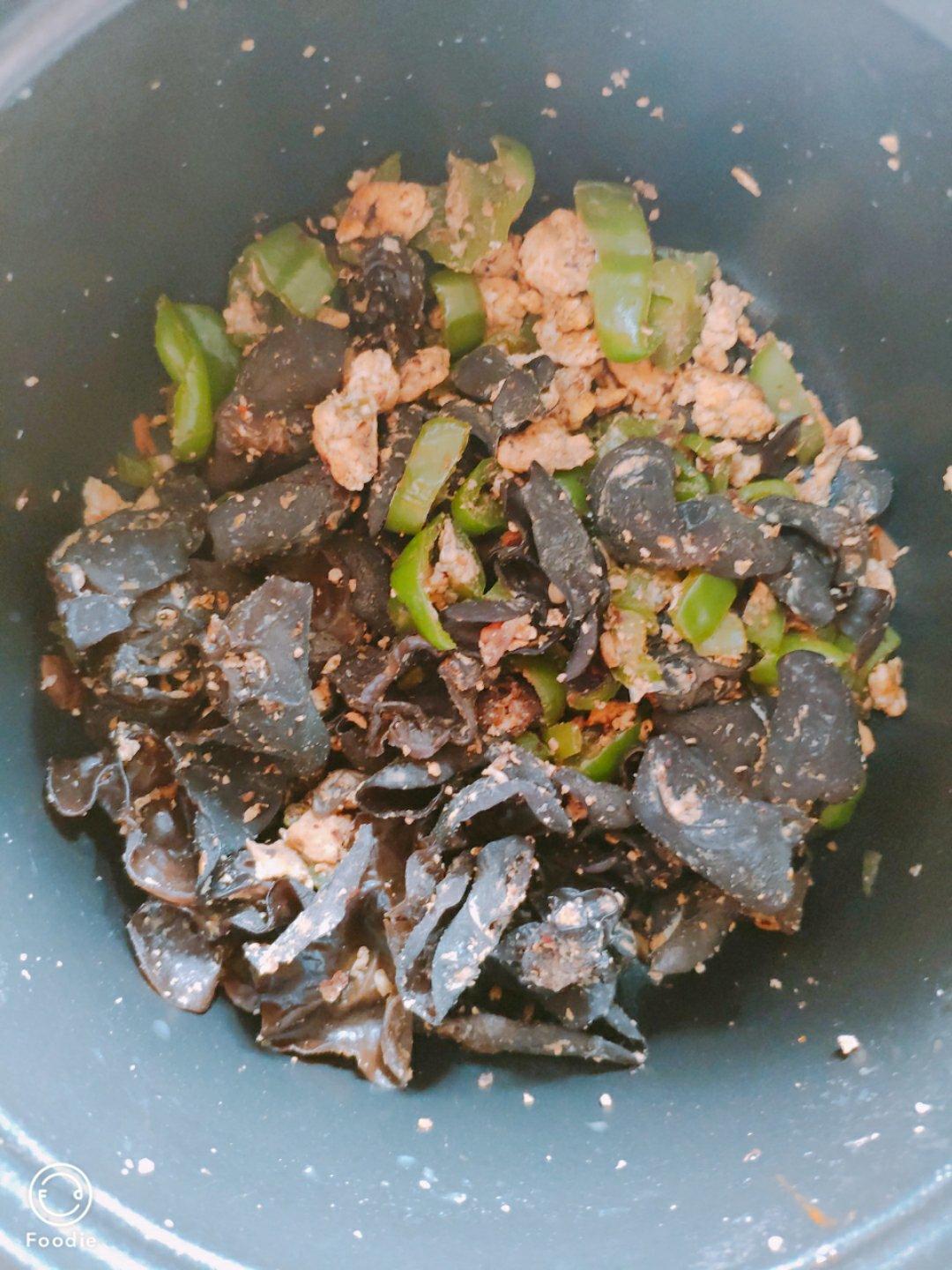 黑木耳青椒炒鸡蛋（营养又下饭）