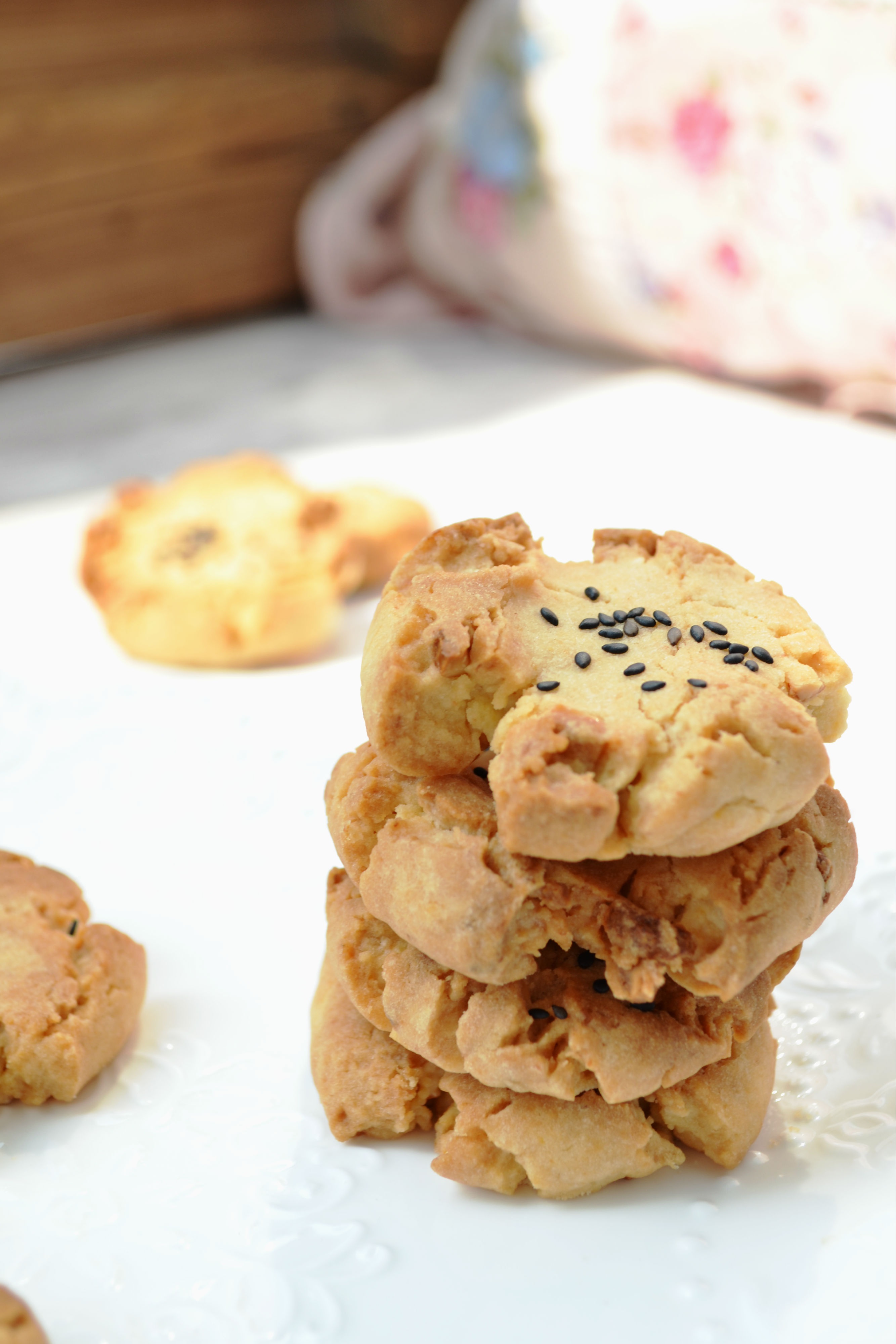 大米和小黄鸡做的非常好吃的核桃酥