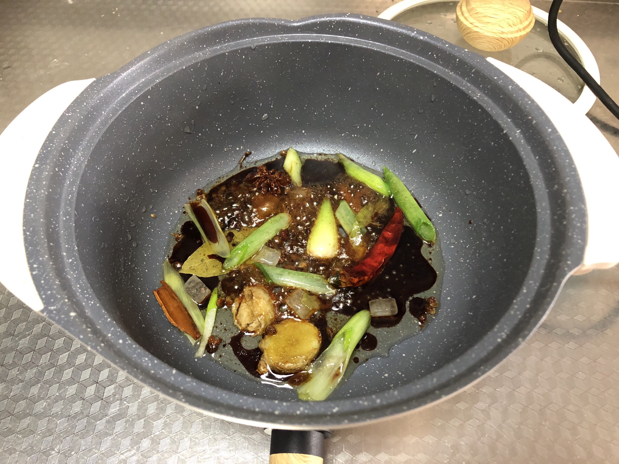 番茄牛腩锅，汤都不剩的暖冬小火锅的做法 步骤4