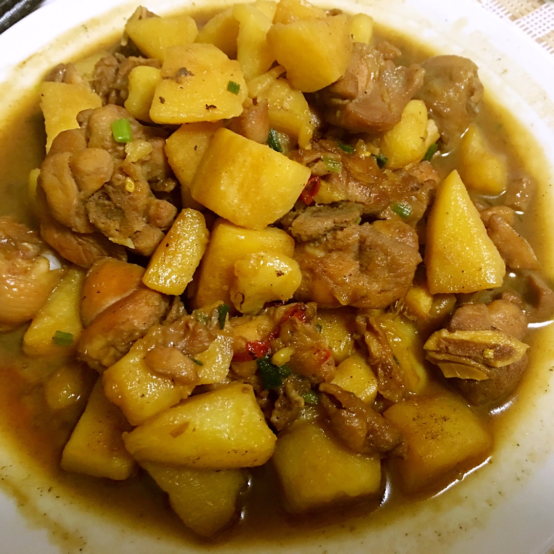 踏实的理想主义厨娘做的土豆炖鸡大腿