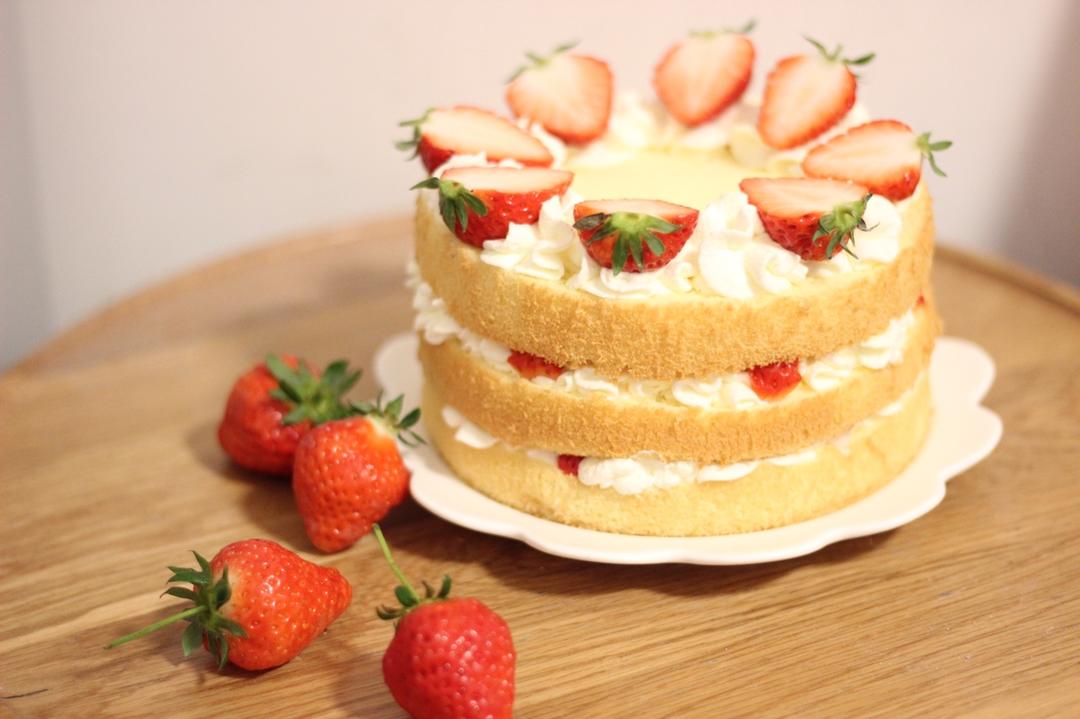 小武家的菜园子做的草莓裸蛋糕四寸迷你版