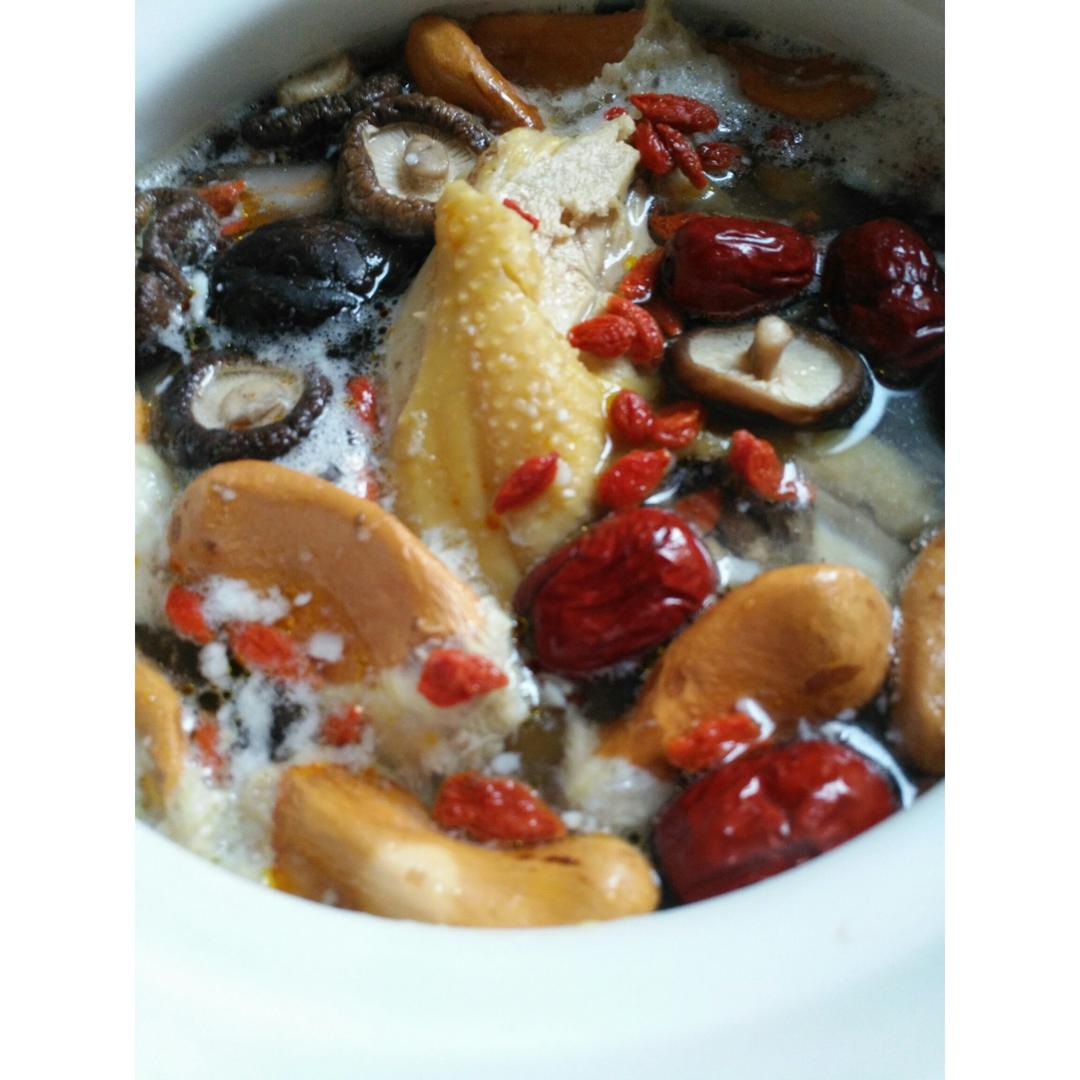 林志鹏自动烹饪锅烹制榴莲壳炖鸡-捷赛私房菜