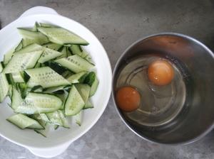 黄瓜炒鸡蛋的做法 步骤1