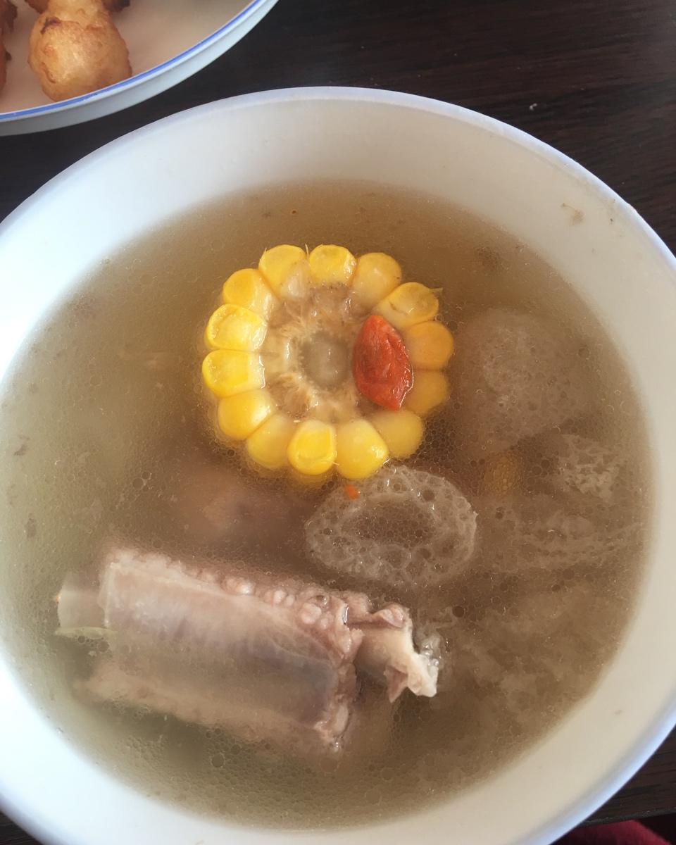 竹荪虫草花排骨汤