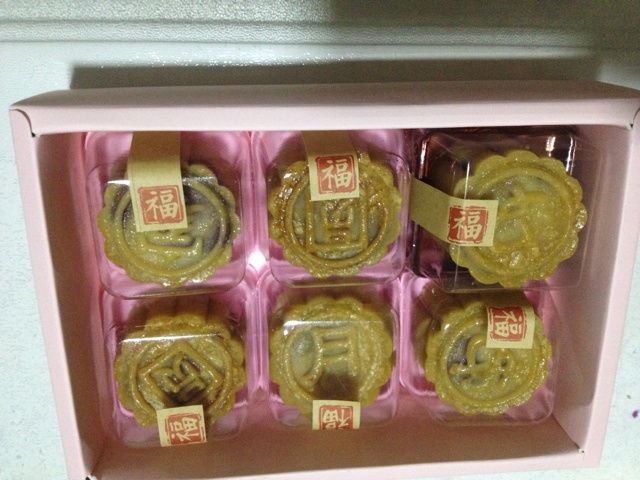 广式蛋黄莲蓉月饼