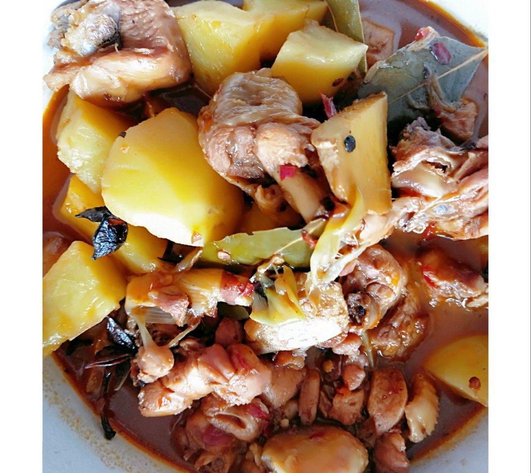土豆炖鸡块