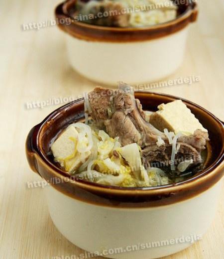 东北酸菜骨头炖冻豆腐的做法