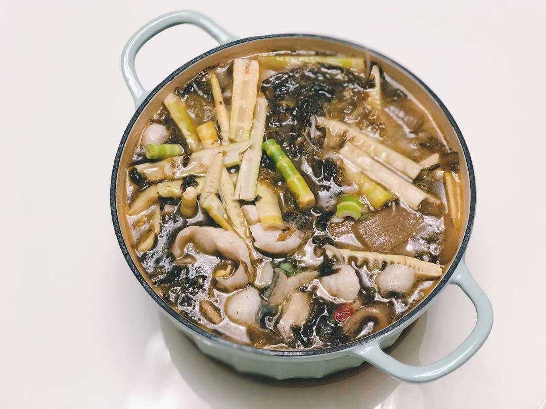 桃胶银耳炖奶【6月北鼎珐琅铸铁锅食谱】