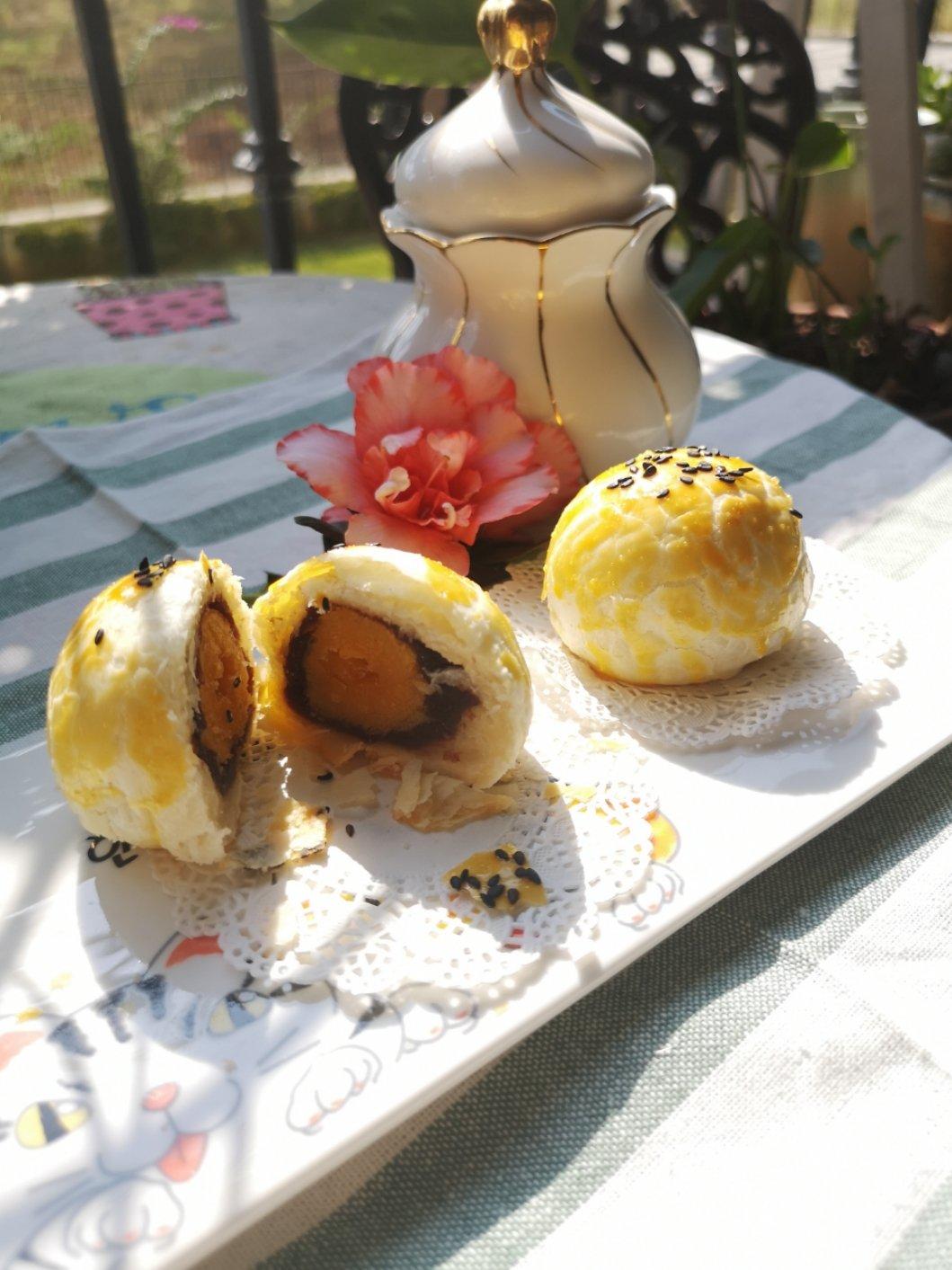 掉渣渣的蛋黄酥（超详细的方子）