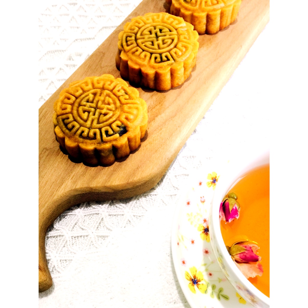 广式月饼—蛋黄芝麻月饼