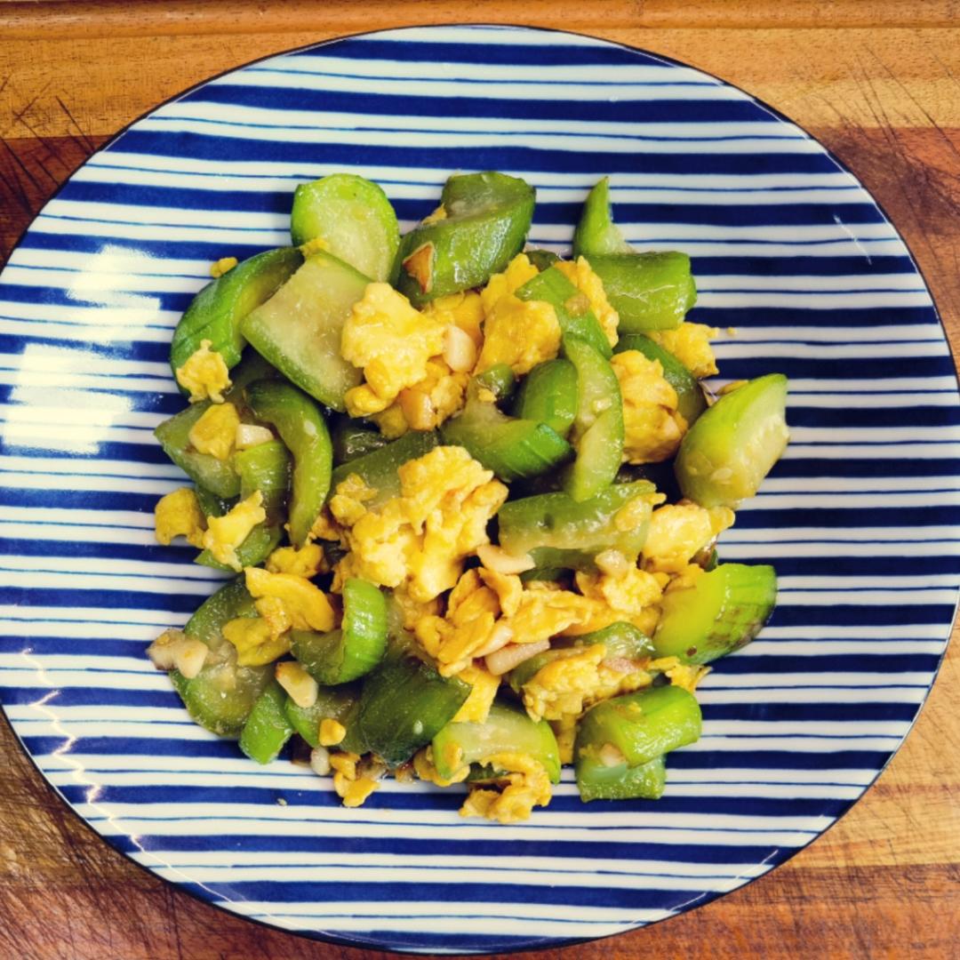 鲜香美味！好吃到舔盘的丝瓜炒鸡蛋