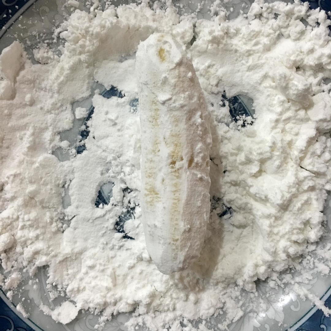 酥炸香蕉的做法 步骤2