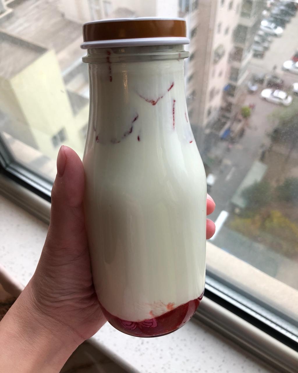 2017春日网红草莓牛奶