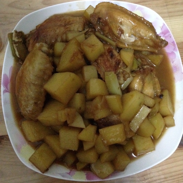 土豆炖翅根