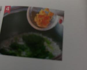 苋菜银鱼糙米粥的做法 步骤3
