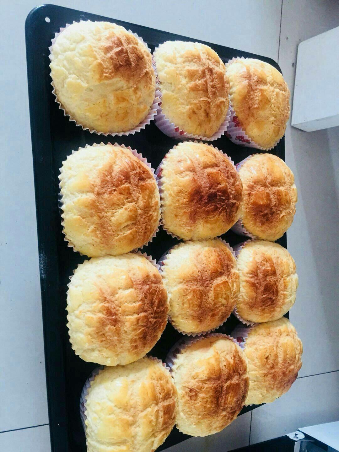 好吃到炸裂的港式菠萝包（附带制作酥皮的小视频）