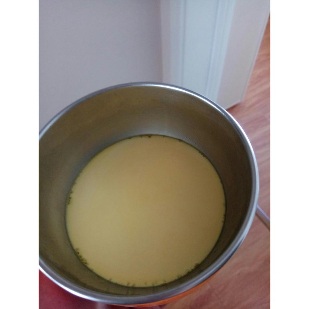 宝宝7个月辅食蛋黄蒸蛋