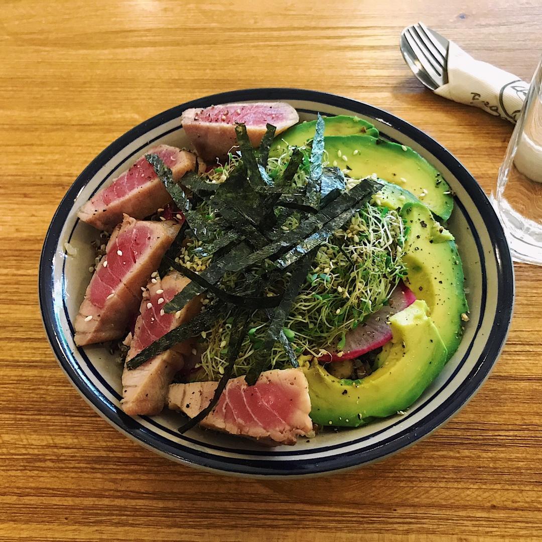 三文鱼牛肉果藜麦饭