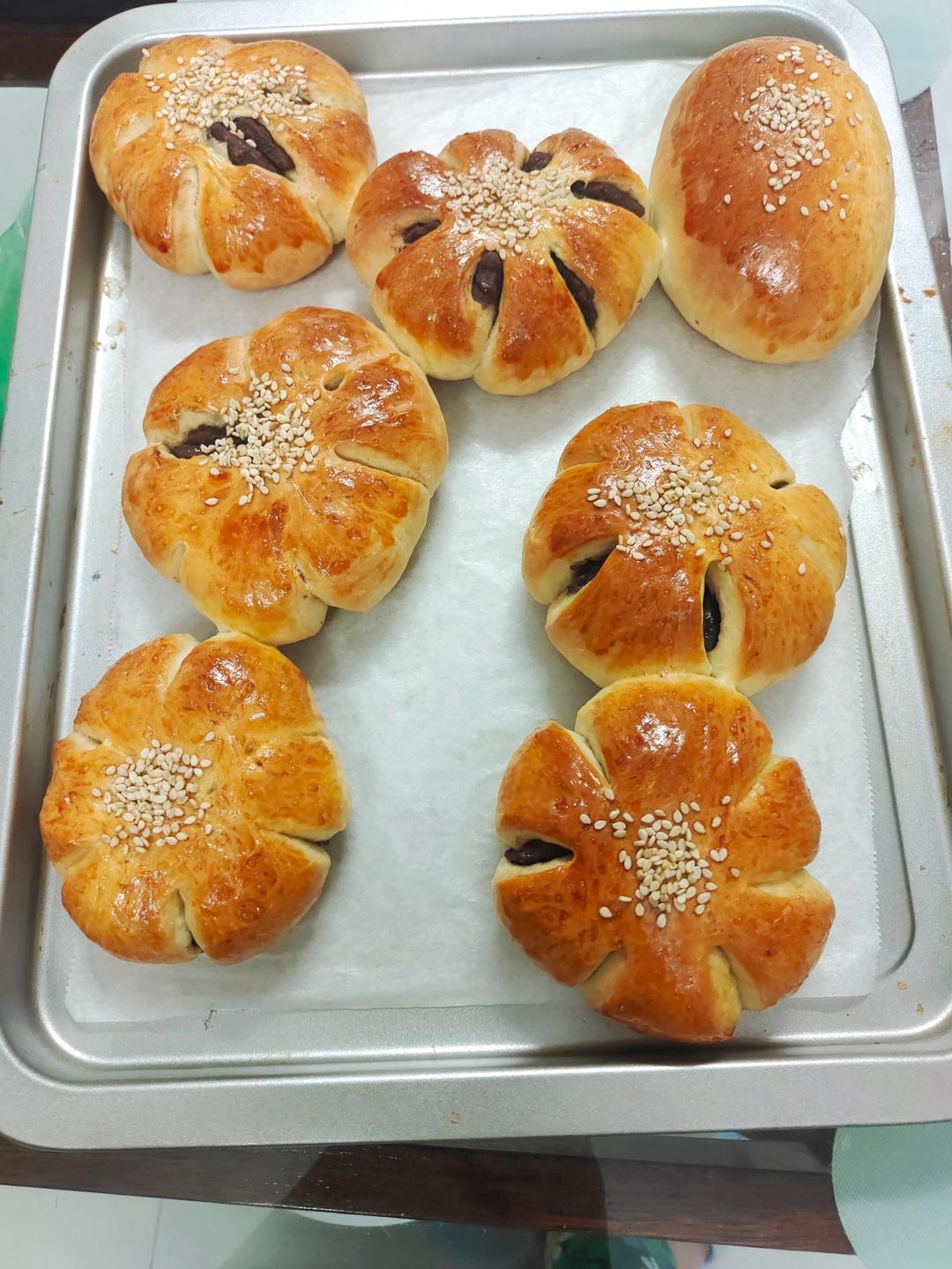 送你一朵小花！豆沙小花面包！