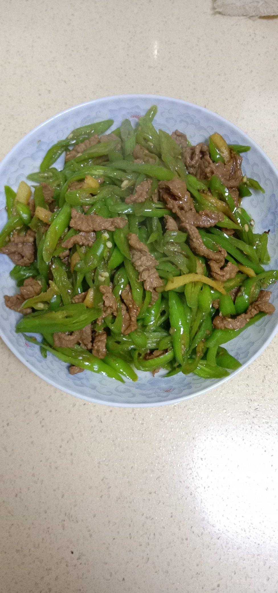 厨师长教你:"青椒牛肉丝"的家常做法,家乡的味道,先收藏了